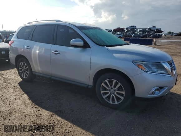 2016 Nissan Pathfinder SV with VIN 5N1AR2MMXGC615520, listed as a Copart auction lot 84034195 with 122,844 mi miles and Clean title. Bid and sale history available at DreamBid. Image 4.