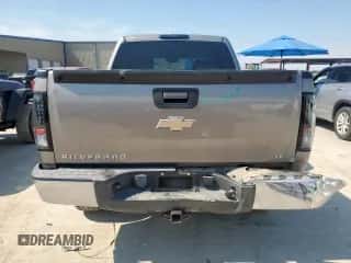 2008 Chevrolet Silverado 1500 LS z VIN 3GCEC13C28G310831, wystawiony jako Copart lot #80161525 z przebiegiem 255 455 mil mil oraz Szkoda całkowita • Salvage title. Historia ofert i sprzedaży dostępna na DreamBid. Obrazek 6.