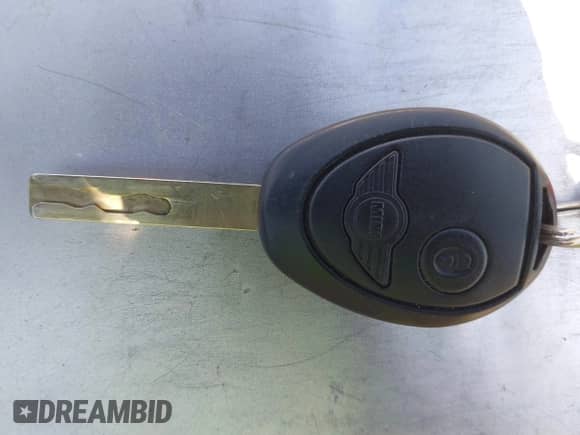 2004 MINI Hardtop with VIN WMWRC33424TJ62339, listed as a IAAI auction lot 43241929 with 147,645 mi miles and . Bid and sale history available at DreamBid. Image 11.