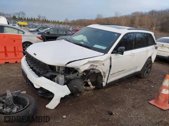 2023 Jeep Grand Cherokee Laredo с VIN 1C4RJHAG6PC620620, выставлен на аукционе IAAI как лот 41086775 с пробегом 17 882 миль миль и . История ставок и продаж доступна на DreamBid. Изображение 2.