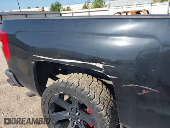 2017 Chevrolet Silverado 1500 LTZ z VIN 3GCUKSEJ5HG490158, wystawiony jako IAAI lot #43144365 z przebiegiem 184 956 mil mil oraz . Historia ofert i sprzedaży dostępna na DreamBid. Obrazek 18.