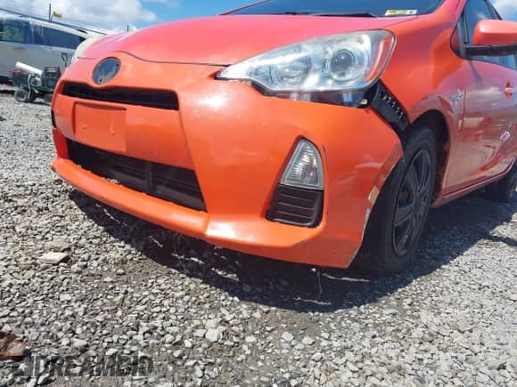 2012 Toyota Prius One z VIN JTDKDTB38C1017620, wystawiony jako IAAI lot #42647343 z przebiegiem 146 011 mil mil oraz . Historia ofert i sprzedaży dostępna na DreamBid. Obrazek 6.