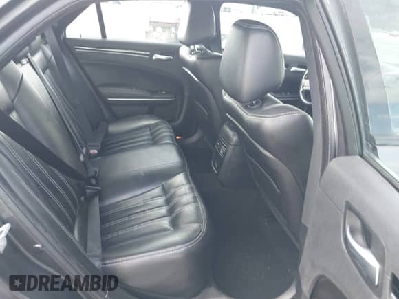 2019 Chrysler 300 S с VIN 2C3CCABG0KH559717, выставлен на аукционе IAAI как лот 43380218 с пробегом 248 325 миль миль и . История ставок и продаж доступна на DreamBid. Изображение 8.