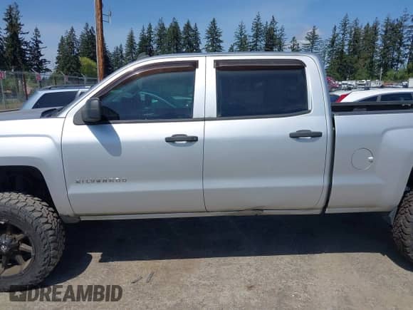 2014 Chevrolet Silverado 1500 LT with VIN 3GCUKREH0EG399090, listed as a IAAI auction lot 42142324 with 104,226 mi miles and . Bid and sale history available at DreamBid. Image 14.