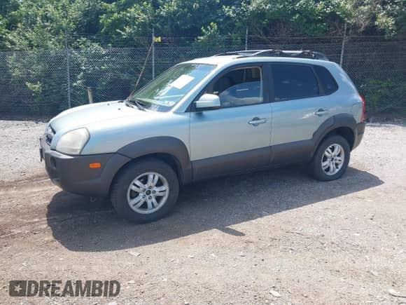 2007 Hyundai Tucson SE z VIN KM8JN72D97U492895, wystawiony jako IAAI lot #42556997 z przebiegiem 100 254 mil mil oraz . Historia ofert i sprzedaży dostępna na DreamBid. Obrazek 2.