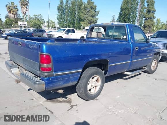 1997 Dodge 1500 z VIN 1B7HC16Y1VJ564237, wystawiony jako IAAI lot #42277359 z przebiegiem 223 785 mil mil oraz . Historia ofert i sprzedaży dostępna na DreamBid. Obrazek 4.