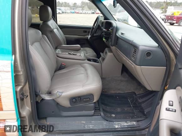 2000 Chevrolet Suburban LT with VIN 3GNFK16T8YG220495, listed as a IAAI auction lot 41758910 with 258,226 mi miles and . Bid and sale history available at DreamBid. Image 5.