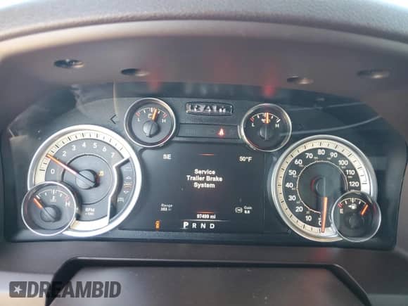 2018 Ram 1500 Big Horn z VIN 1C6RR7GT4JS242163, wystawiony jako Copart lot #56890045 z przebiegiem 97 499 mil mil oraz Szkoda całkowita • Salvage title. Historia ofert i sprzedaży dostępna na DreamBid. Obrazek 9.