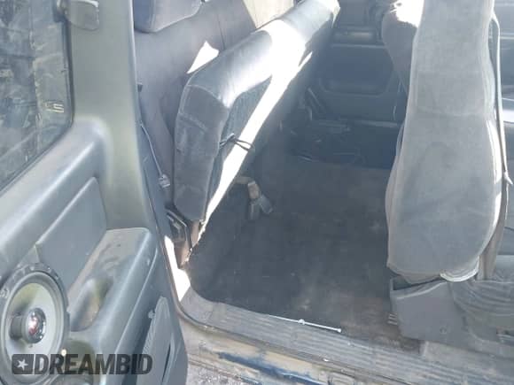 2001 Chevrolet Silverado 1500 LS с VIN 1GCEK19T41E167209, выставлен на аукционе IAAI как лот 43402917 с пробегом 333 816 миль миль и . История ставок и продаж доступна на DreamBid. Изображение 8.
