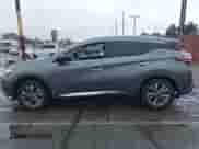 2018 Nissan Murano SV z VIN 5N1AZ2MG7JN157697, wystawiony jako IAAI lot #42190907 z przebiegiem 79 615 mil mil oraz . Historia ofert i sprzedaży dostępna na DreamBid. Obrazek 14.