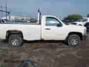 2013 Chevrolet Silverado 1500 Work Truck z VIN 1GCNCPEX3DZ394414, wystawiony jako IAAI lot #43277557 z przebiegiem 155 084 mil mil oraz . Historia ofert i sprzedaży dostępna na DreamBid. Obrazek 13.