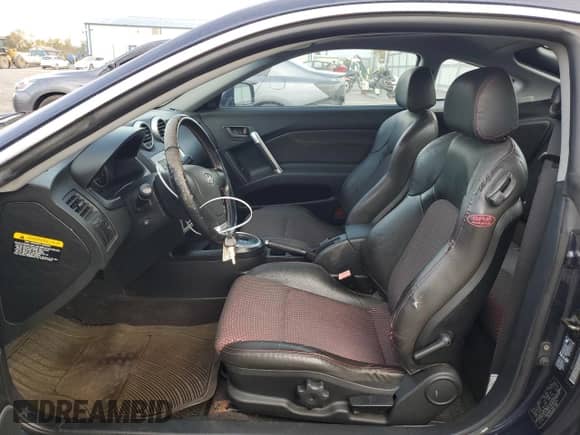 2005 Hyundai Tiburon GT с VIN KMHHN65F95U159244, выставлен на аукционе Copart как лот 76318134 с пробегом 78 324 миль миль и Чистый • Clean title. История ставок и продаж доступна на DreamBid. Изображение 7.
