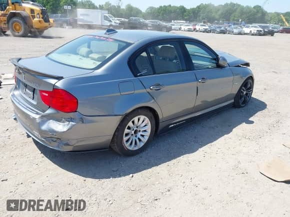 2010 BMW 3 Series 328i с VIN WBAPH5C51AA448963, выставлен на аукционе IAAI как лот 42568110 с пробегом 112 050 миль миль и . История ставок и продаж доступна на DreamBid. Изображение 4.