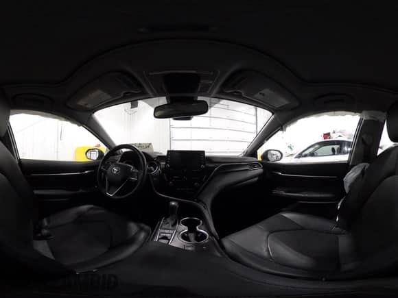 2023 Toyota Camry Hybrid XLE z VIN 4T1F31AK5PU611888, wystawiony jako IAAI lot #41304654 z przebiegiem 40 140 mil mil oraz . Historia ofert i sprzedaży dostępna na DreamBid. Obrazek 18.