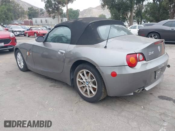 2004 BMW Z4 2.5i с VIN 4USBT33594LS50182, выставлен на аукционе IAAI как лот 42560956 с пробегом 118 896 миль миль и . История ставок и продаж доступна на DreamBid. Изображение 3.