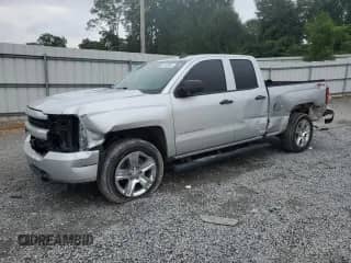 2019 Chevrolet Silverado 1500 Custom z VIN 2GCVKMEC2K1156798, wystawiony jako Copart lot #67658565 z przebiegiem 94 421 mil mil oraz Szkoda całkowita • Salvage title. Historia ofert i sprzedaży dostępna na DreamBid. Obrazek 1.