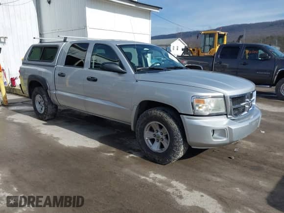 2008 Dodge Dakota SLT с VIN 1D7HW48NX8S507566, выставлен на аукционе IAAI как лот 41373343 с пробегом 77 674 миль миль и . История ставок и продаж доступна на DreamBid. Изображение 1.