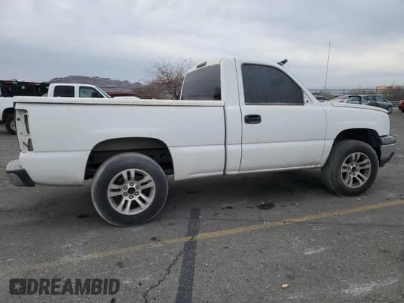 2005 Chevrolet Silverado 1500 LS z VIN 1GCEC14V85Z129423, wystawiony jako Copart lot #89366865 z przebiegiem 139 045 mil mil oraz Szkoda całkowita • Salvage title. Historia ofert i sprzedaży dostępna na DreamBid. Obrazek 3.