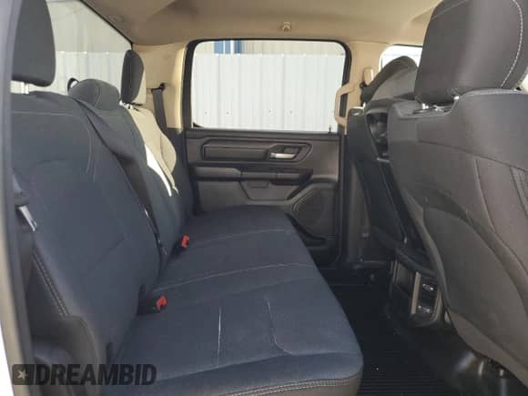 2021 Ram 1500 Tradesman z VIN 1C6RRFNG2MN697452, wystawiony jako Copart lot #61912045 z przebiegiem 118 516 mil mil oraz Czysty tytuł • Clean title. Historia ofert i sprzedaży dostępna na DreamBid. Obrazek 10.