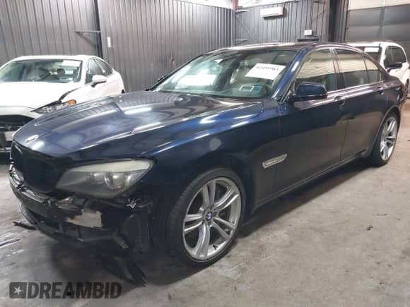 2012 BMW 7 Series 750i xDrive z VIN WBAKC6C57CC395594, wystawiony jako IAAI lot #42450983 z przebiegiem 124 747 mil mil oraz . Historia ofert i sprzedaży dostępna na DreamBid. Obrazek 20.