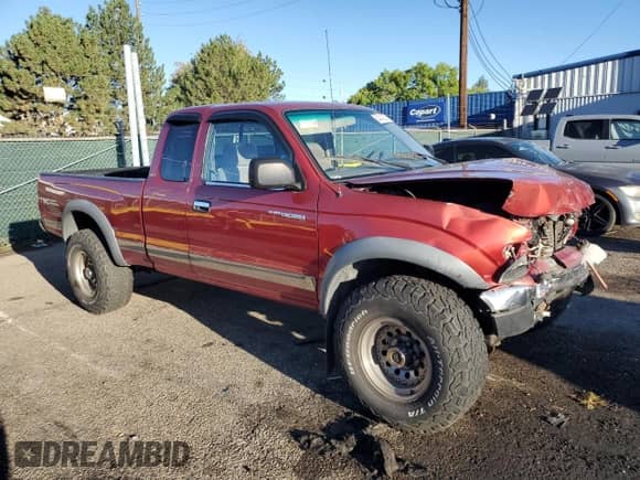 2001 Toyota Tacoma z VIN 5TEWN72N91Z748180, wystawiony jako Copart lot #84046225 z przebiegiem 245 133 mil mil oraz Szkoda całkowita • Salvage title. Historia ofert i sprzedaży dostępna na DreamBid. Obrazek 4.