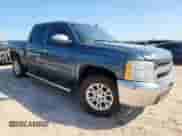 2012 Chevrolet Silverado 1500 LS z VIN 3GCPCREA9CG157053, wystawiony jako Copart lot #72037255 z przebiegiem 240 289 mil mil oraz Szkoda całkowita • Salvage title. Historia ofert i sprzedaży dostępna na DreamBid. Obrazek 4.