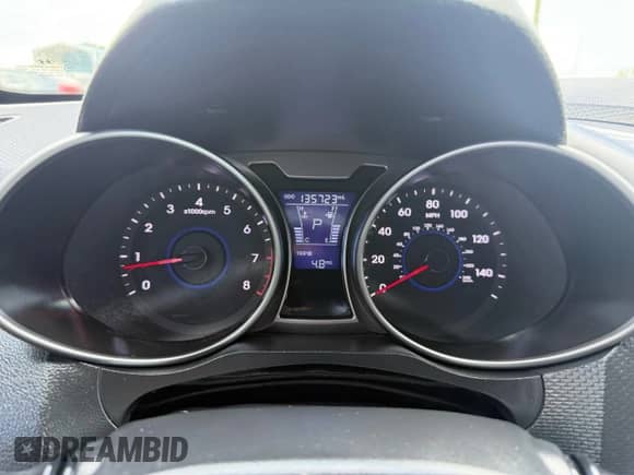 2013 Hyundai Veloster w/Black Int z VIN KMHTC6AD0DU137958, wystawiony jako Copart lot #84753465 z przebiegiem 135 718 mil mil oraz Czysty tytuł • Clean title. Historia ofert i sprzedaży dostępna na DreamBid. Obrazek 8.