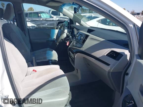 2014 Toyota Sienna LE AAS с VIN 5TDKK3DC0ES455590, выставлен на аукционе IAAI как лот 43379001 с пробегом 140 601 миль миль и . История ставок и продаж доступна на DreamBid. Изображение 5.
