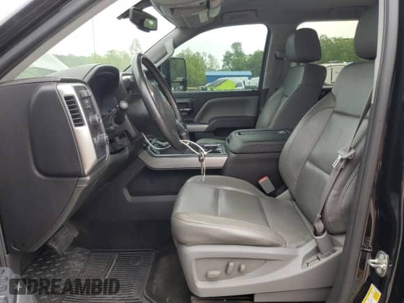 2015 Chevrolet Silverado 1500 LTZ z VIN 3GCUKSEJ2FG410800, wystawiony jako Copart lot #56052234 z przebiegiem 116 986 mil mil oraz Szkoda całkowita • Salvage title. Historia ofert i sprzedaży dostępna na DreamBid. Obrazek 7.