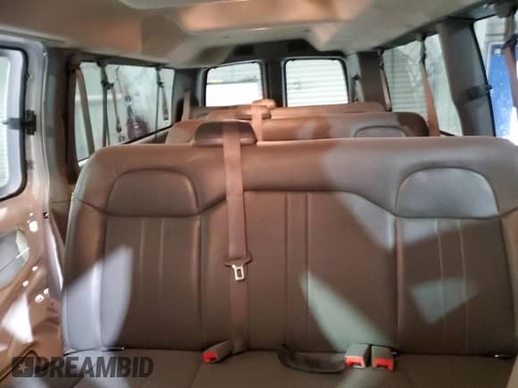 2022 Chevrolet Express Passenger LS с VIN 1GAZGNFP7N1272754, выставлен на аукционе Copart как лот 73560924 с пробегом 25 492 миль миль и Чистый • Clean title. История ставок и продаж доступна на DreamBid. Изображение 10.