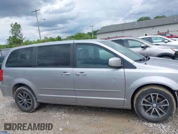 2017 Dodge Grand Caravan SE with VIN 2C4RDGBG7HR646300, listed as a IAAI auction lot 42330599 with 171,882 mi miles and . Bid and sale history available at DreamBid. Image 14.