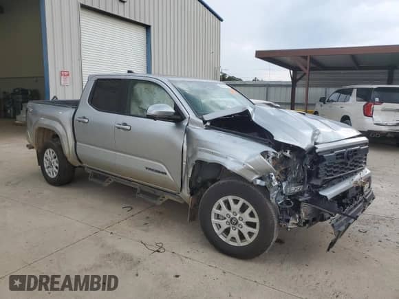 2024 Toyota Tacoma SR5 with VIN 3TYLB5JN6RT060507, listed as a Copart auction lot 81100645 with 7,884 mi miles and Clean title. Bid and sale history available at DreamBid. Image 4.