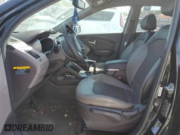 2012 Hyundai Tucson GLS with VIN KM8JU3AC0CU496915, listed as a Copart auction lot 82651635 with 220,566 mi miles and Salvage title. Bid and sale history available at DreamBid. Image 7.