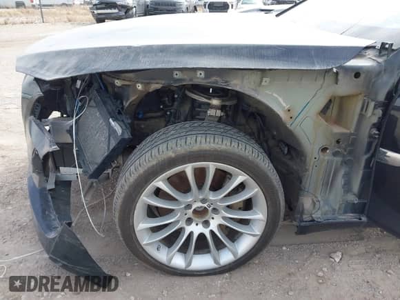 2013 BMW 7 Series 740Li xDrive with VIN WBAYF4C51DD281625, listed as a IAAI auction lot 41487402 with 172,262 mi miles and . Bid and sale history available at DreamBid. Image 6.