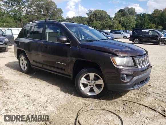 2014 Jeep Compass Latitude with VIN 1C4NJCEA4ED643134, listed as a Copart auction lot 71044335 with 103,025 mi miles and Salvage title. Bid and sale history available at DreamBid. Image 4.