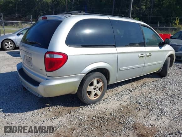 2005 Dodge Caravan SXT with VIN 2D4GP44L65R271862, listed as a IAAI auction lot 43440821 with 145,668 mi miles and . Bid and sale history available at DreamBid. Image 4.