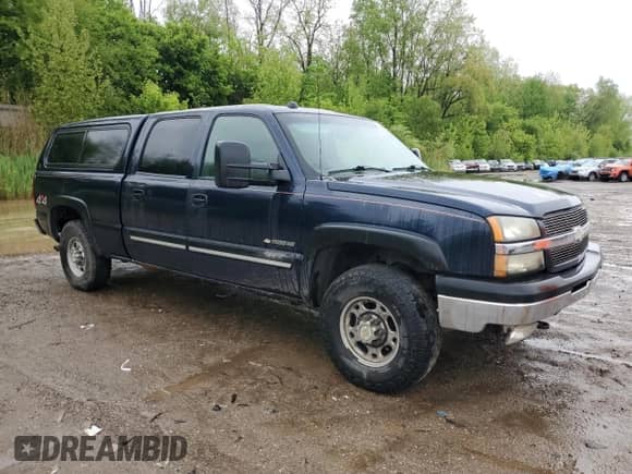 2005 Chevrolet Silverado 1500HD LT z VIN 1GCGK13UX5F820751, wystawiony jako Copart lot #57656495 z przebiegiem 246 321 mil mil oraz Czysty tytuł • Clean title. Historia ofert i sprzedaży dostępna na DreamBid. Obrazek 4.