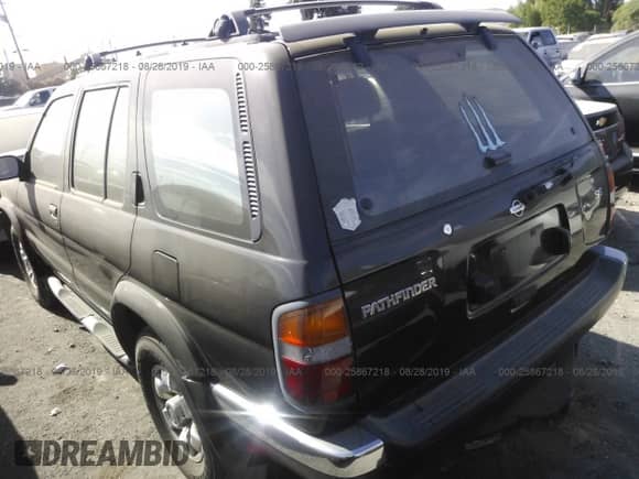 1998 Nissan Pathfinder XE z VIN JN8AR05Y3WW261173, wystawiony jako IAAI lot #25867218 z przebiegiem 162 438 mil mil oraz . Historia ofert i sprzedaży dostępna na DreamBid. Obrazek 3.