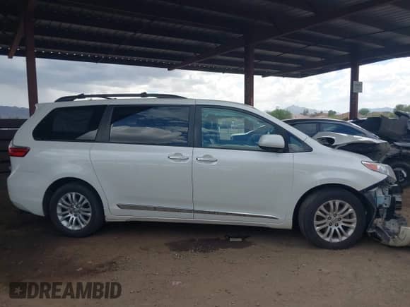 2017 Toyota Sienna XLE Auto Access Seat с VIN 5TDYZ3DC5HS859494, выставлен на аукционе IAAI как лот 42807090 с пробегом Не указан миль и . История ставок и продаж доступна на DreamBid. Изображение 13.