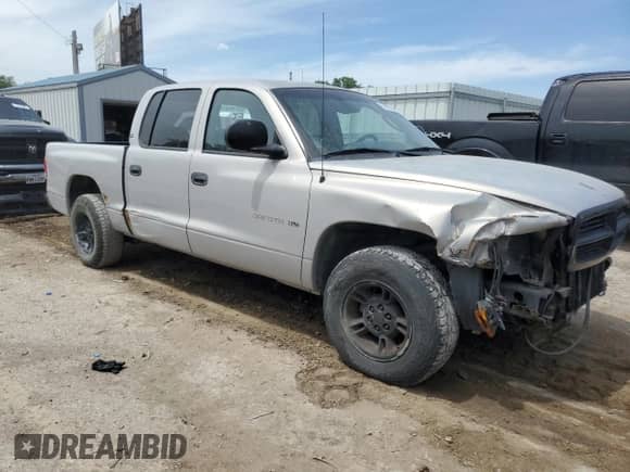 2000 Dodge Dakota Sport with VIN 1B7GL2AN4YS624329, listed as a Copart auction lot 55690345 with 145,945 mi miles and Salvage title. Bid and sale history available at DreamBid. Image 4.
