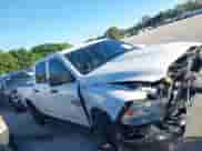 2021 Ram 1500 Express z VIN 3C6RR7KT5MG548601, wystawiony jako IAAI lot #43396348 z przebiegiem 100 084 mil mil oraz . Historia ofert i sprzedaży dostępna na DreamBid. Obrazek 13.