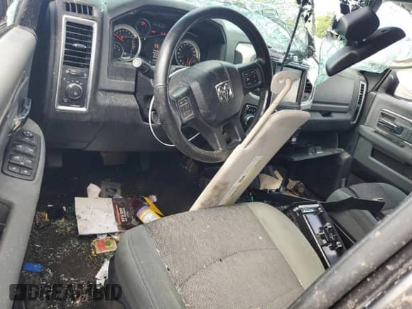 2015 Ram 1500 Big Horn z VIN 1C6RR6LG2FS676334, wystawiony jako Copart lot #51524935 z przebiegiem 210 219 mil mil oraz Szkoda całkowita • Salvage title. Historia ofert i sprzedaży dostępna na DreamBid. Obrazek 8.