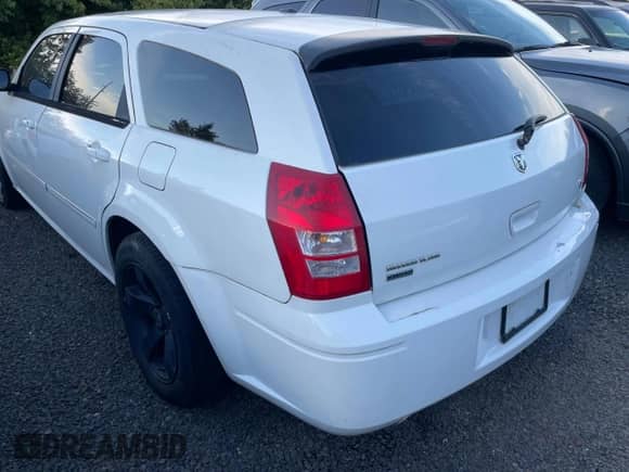 2006 Dodge Magnum R/T z VIN 2D4GZ57226H398988, wystawiony jako Copart lot #63950455 z przebiegiem Nie podano mil oraz Czysty tytuł • Clean title. Historia ofert i sprzedaży dostępna na DreamBid. Obrazek 3.
