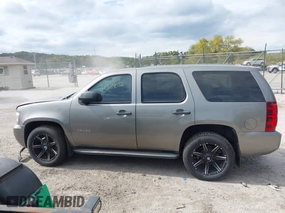 2012 Chevrolet Tahoe Commercial с VIN 1GNSK2E03CR311582, выставлен на аукционе IAAI как лот 43384032 с пробегом 229 719 миль миль и . История ставок и продаж доступна на DreamBid. Изображение 14.
