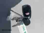 2007 Hyundai Tucson SE z VIN KM8JN12D47U622532, wystawiony jako IAAI lot #42609548 z przebiegiem 139 999 mil mil oraz . Historia ofert i sprzedaży dostępna na DreamBid. Obrazek 11.