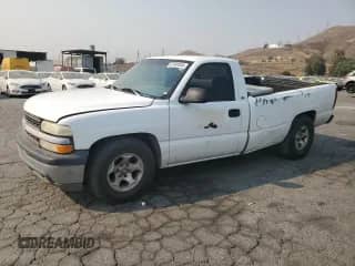 1999 Chevrolet Silverado 1500 с VIN 1GCEC14V5XE145573, выставлен на аукционе Copart как лот 67491835 с пробегом Не указан миль и Списание • Salvage title. История ставок и продаж доступна на DreamBid. Изображение 1.