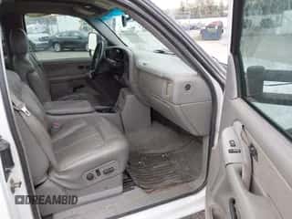 2000 Chevrolet Silverado 1500 LS z VIN 1GCEK19TXYE137190, wystawiony jako IAAI lot #43344334 z przebiegiem 248 137 mil mil oraz . Historia ofert i sprzedaży dostępna na DreamBid. Obrazek 5.