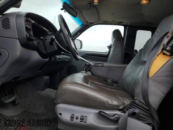 1998 Dodge 1500 с VIN 1B7HC13Z0WJ104596, выставлен на аукционе Copart как лот 55744965 с пробегом 184 017 миль миль и Списание • Salvage title. История ставок и продаж доступна на DreamBid. Изображение 7.