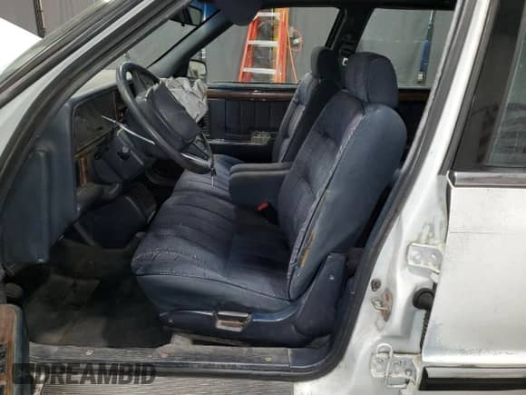 1992 Dodge Dynasty LE with VIN 1B3XC56RXND822802, listed as a Copart auction lot 82799714 with 137,131 mi miles and Salvage title. Bid and sale history available at DreamBid. Image 7.