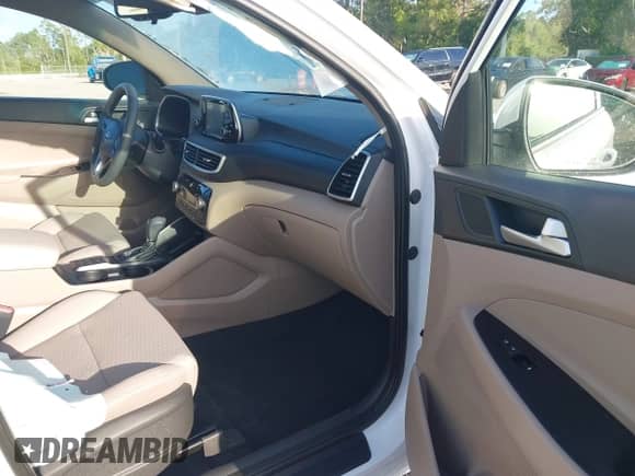 2019 Hyundai Tucson SEL z VIN KM8J33AL4KU991829, wystawiony jako IAAI lot #42002700 z przebiegiem 14 184 mil mil oraz . Historia ofert i sprzedaży dostępna na DreamBid. Obrazek 5.